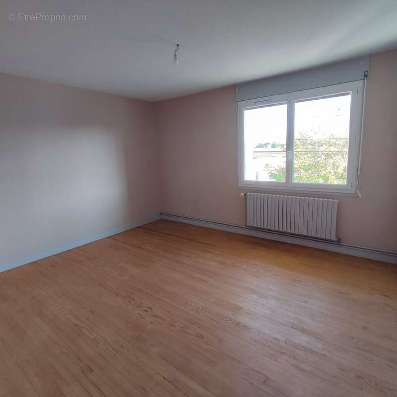 Maison à BRIZAMBOURG