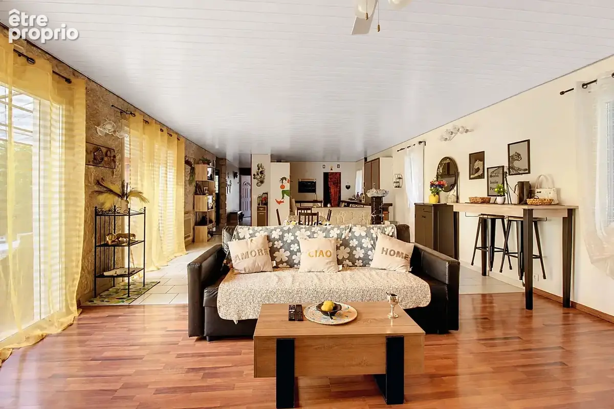 À VENDRE EN EXCLUSIVITÉ - CALLAS Maison 4 chambres avec piscine et grand terrain de 3205 m² - photo 5