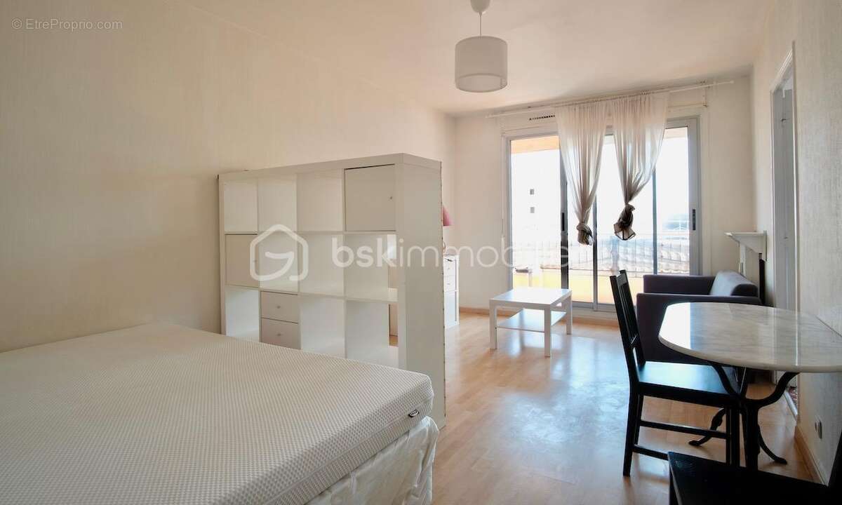 Appartement à MARSEILLE-5E