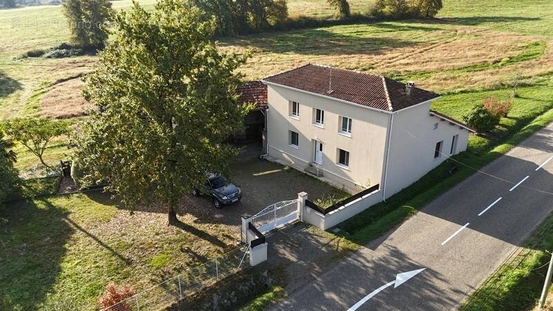 Maison à SAINT-MONT