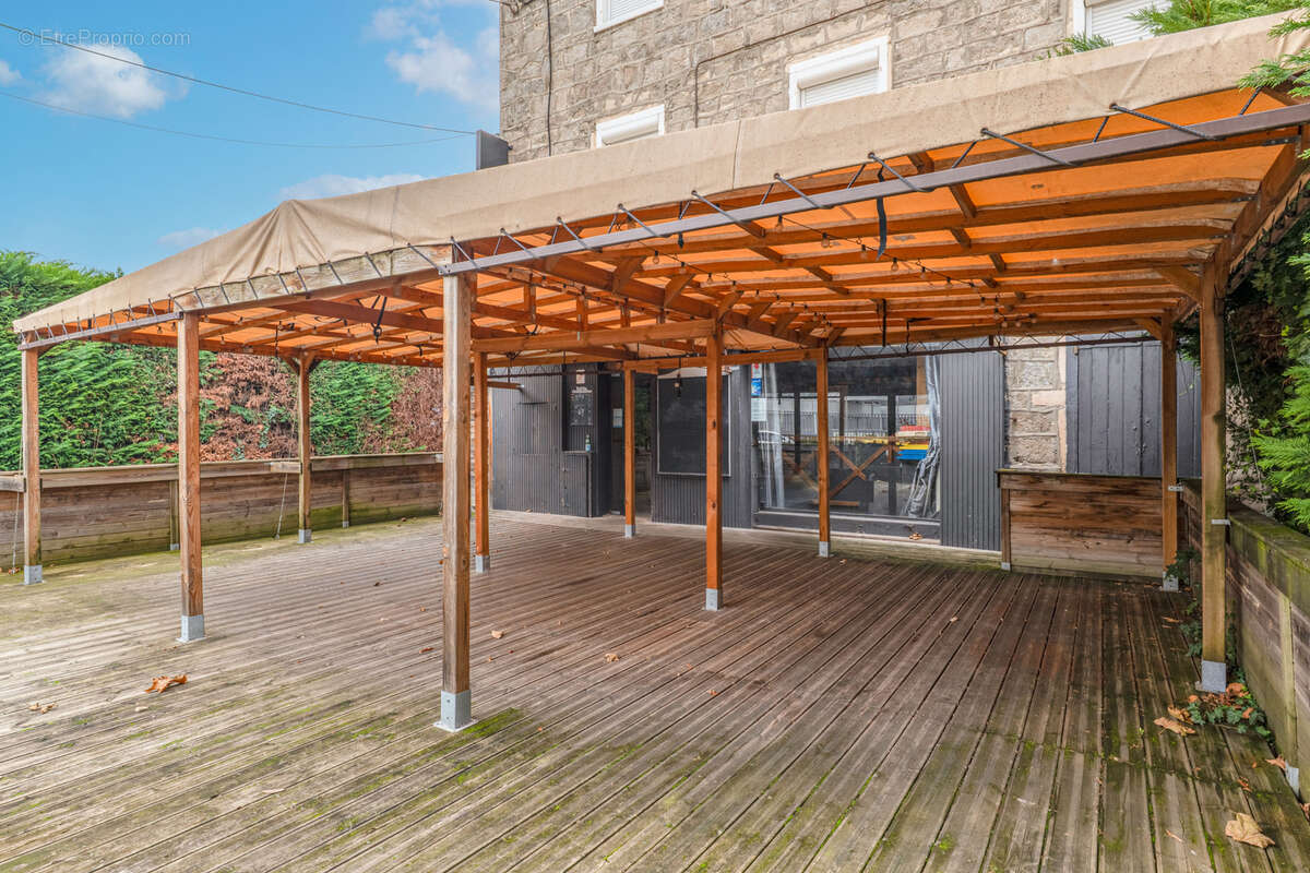 Commerce à SAINT-GENIS-LAVAL