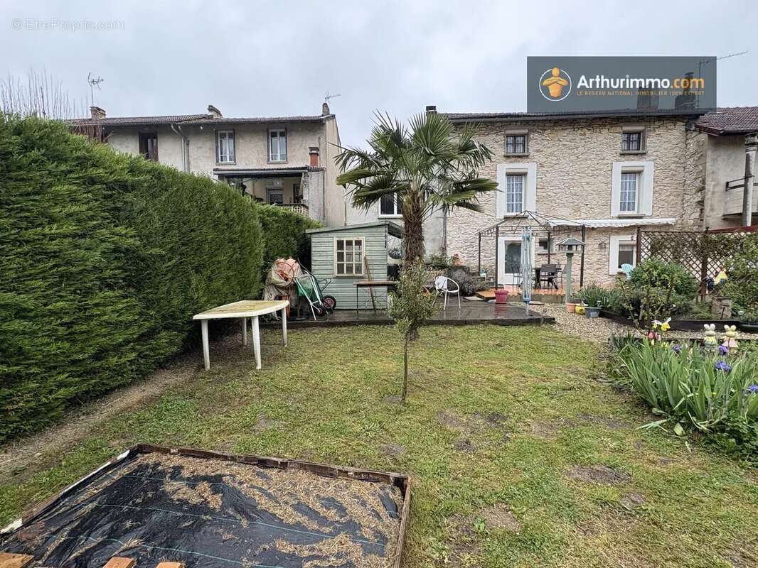 Maison à L&#039;AIGUILLON