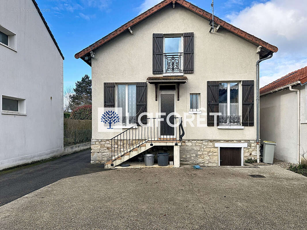 Maison à SAINT-NOM-LA-BRETECHE