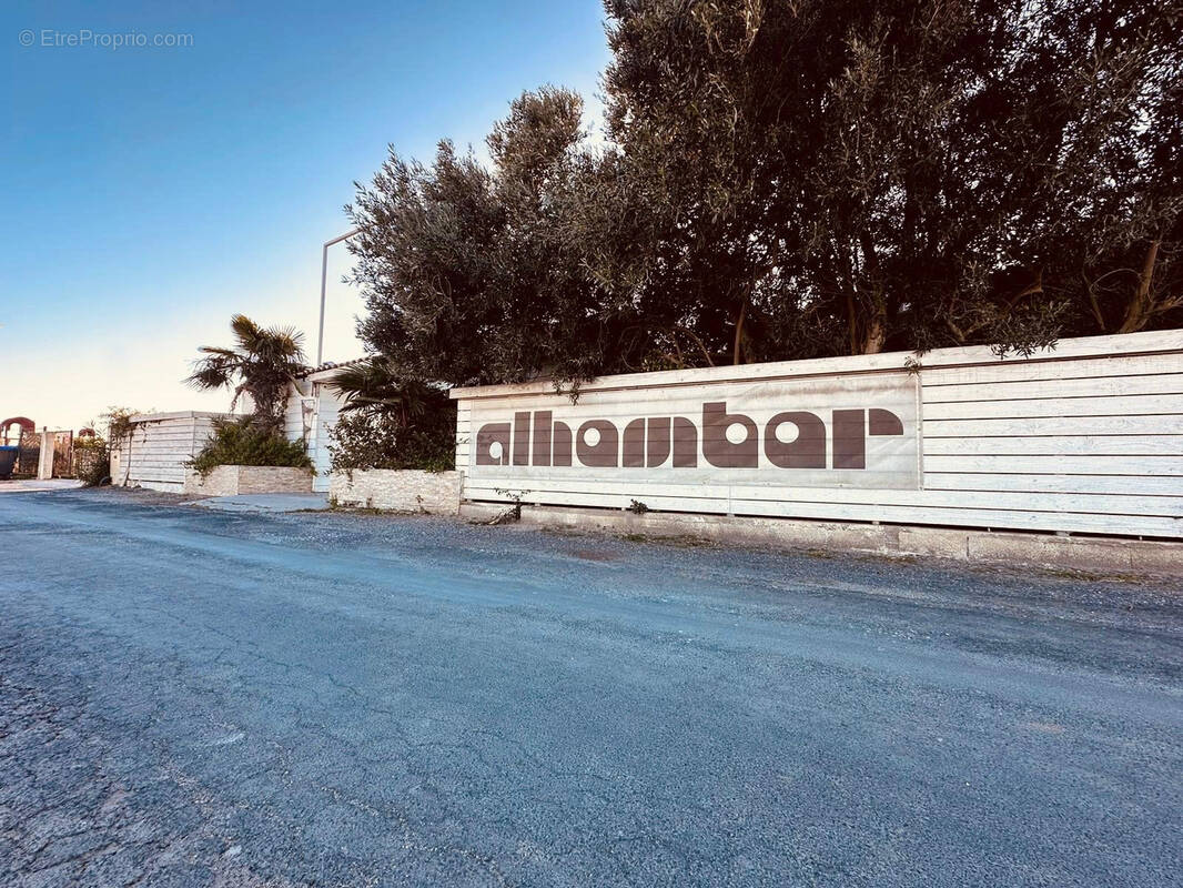 Commerce à TORREILLES