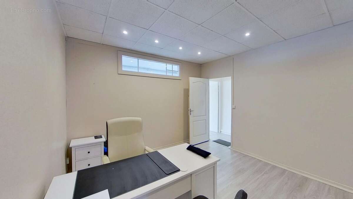 Commerce à LE CHAMBON-FEUGEROLLES