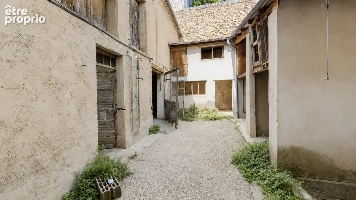 VILLELAURE: MDV de 256 m2 (utile) avec garage, cour et annexes - photo 3