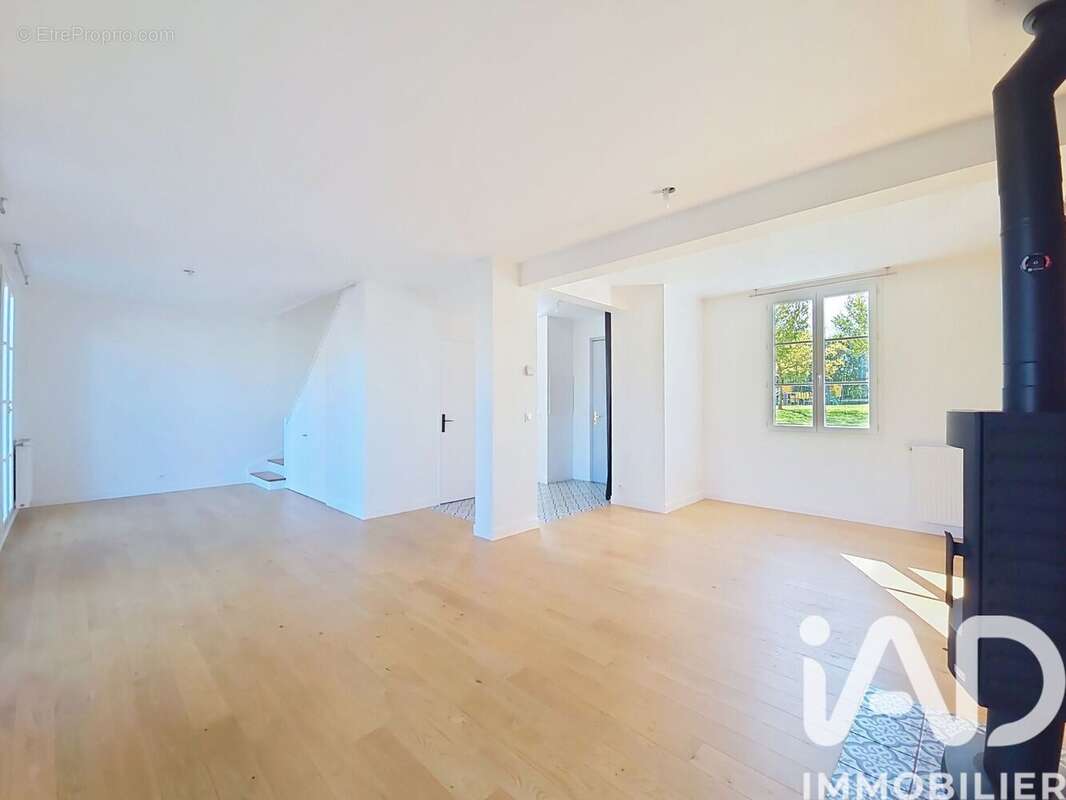 Photo 3 - Maison à BAILLY-ROMAINVILLIERS