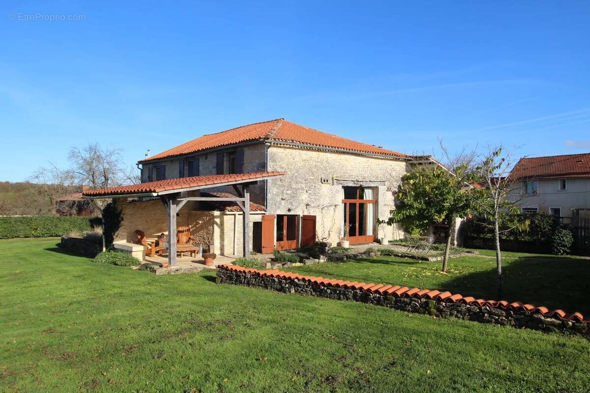 Maison à CELLEFROUIN