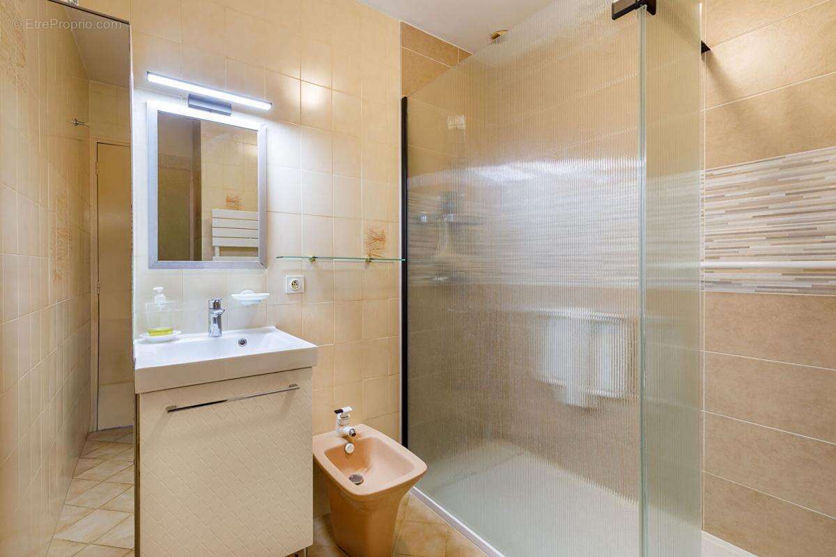 Maison 5 chambres  de 160 m² - CENTRE VILLE - photo 11