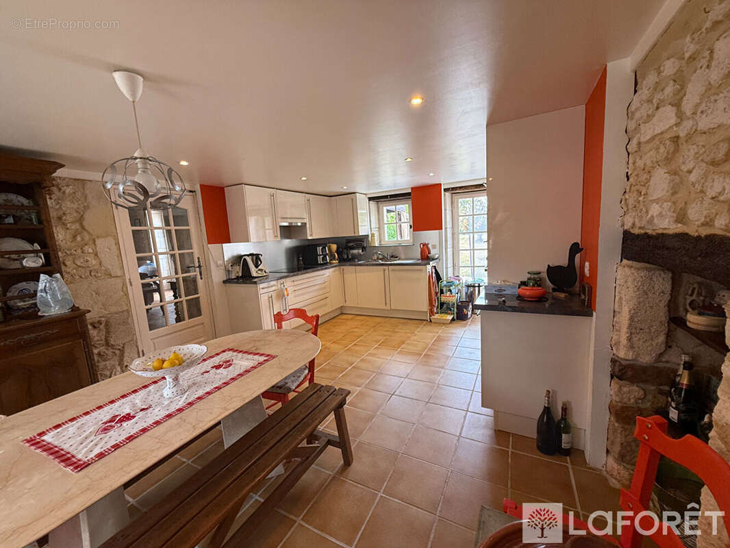 Exclusivité laforet  - maison de caractère - 4 chambres - grand terrain - proche saintes - photo 6