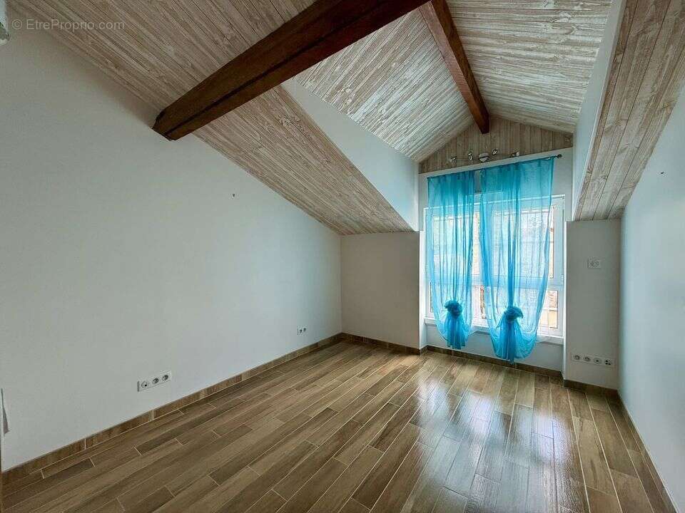 Maison à COMBS-LA-VILLE