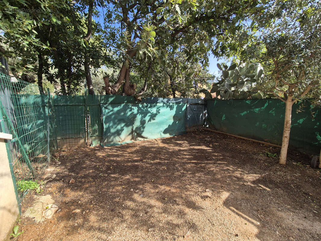 Maison à LE REVEST-LES-EAUX