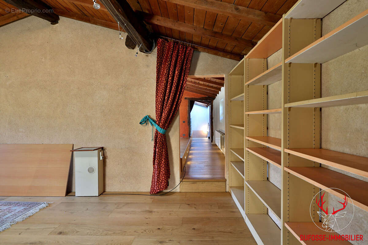 Maison à LA TOUR-DE-SALVAGNY