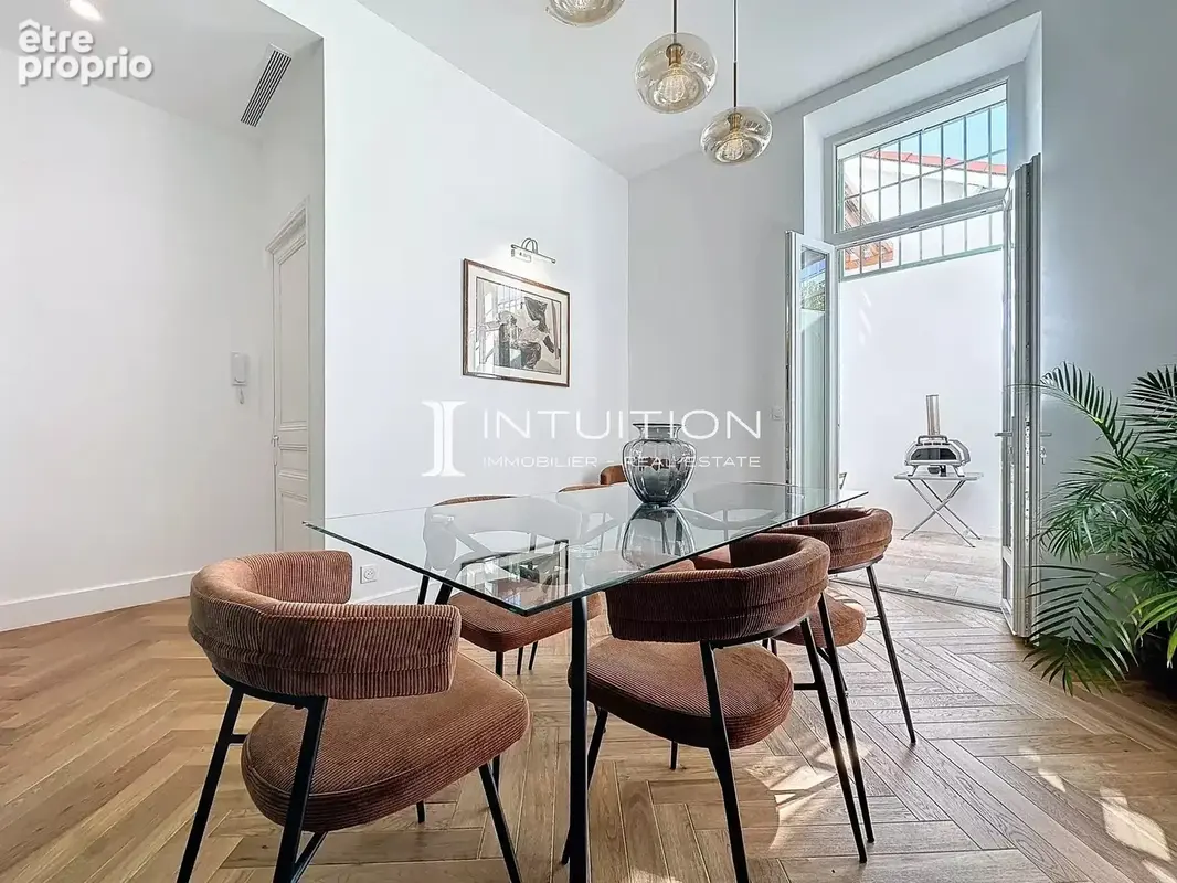 Antibes - Centre : Vaste appartement bourgeois avec terrasse - photo 9