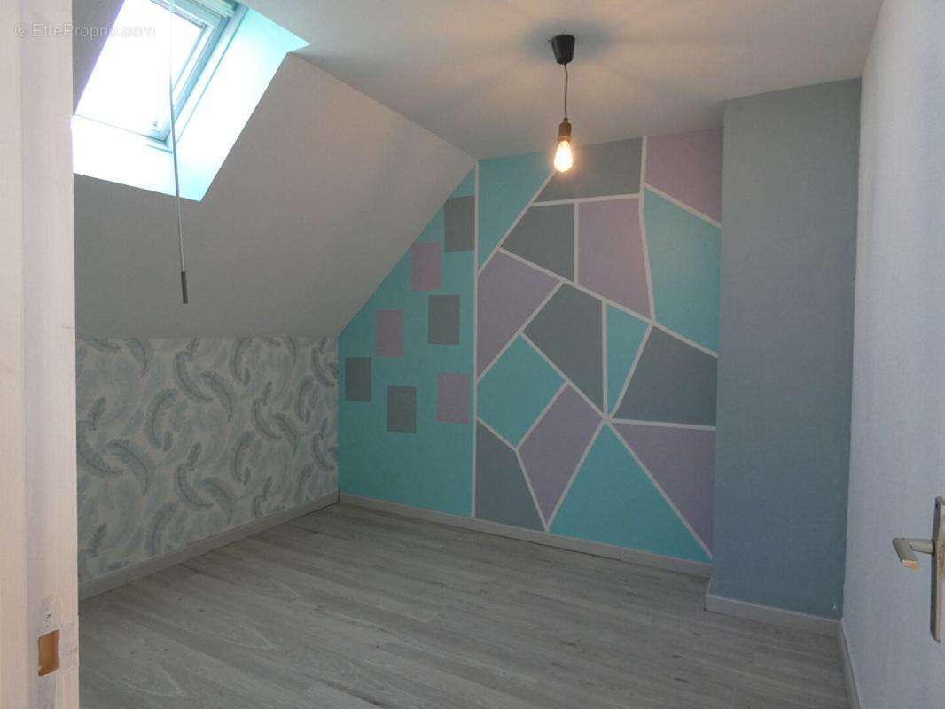 Maison de 119m2 avec 5 chambres, sur un magnifique terrain de1 794m2 : 3 garages, hangar, possibilité gîte ! - photo 8