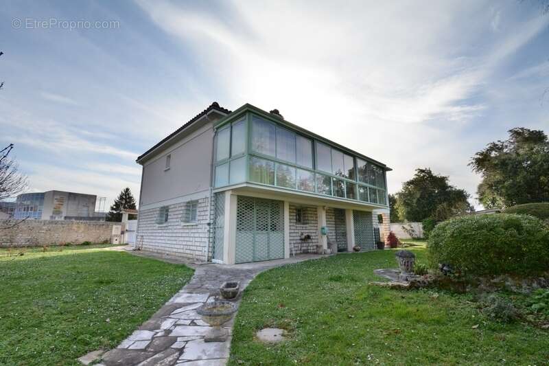 Maison à LA COURONNE