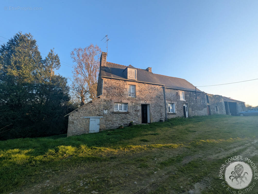Maison à LANGUENAN