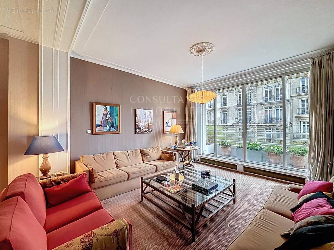 Appartement à PARIS-16E