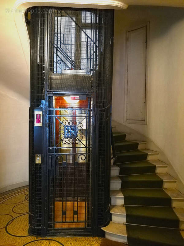 Appartement à PARIS-8E