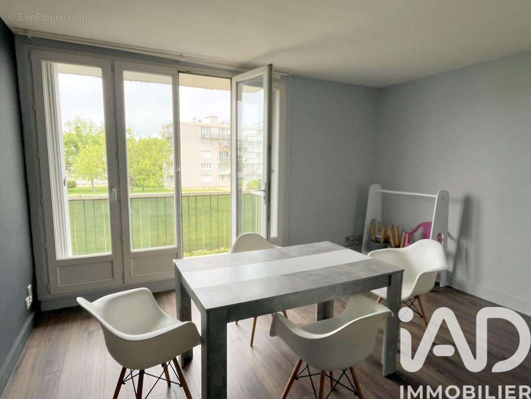 Photo 2 - Appartement à SAINT-MICHEL-SUR-ORGE