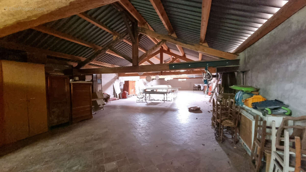 Batiments en pierre 740 m2 avec terrain attenant - photo 5