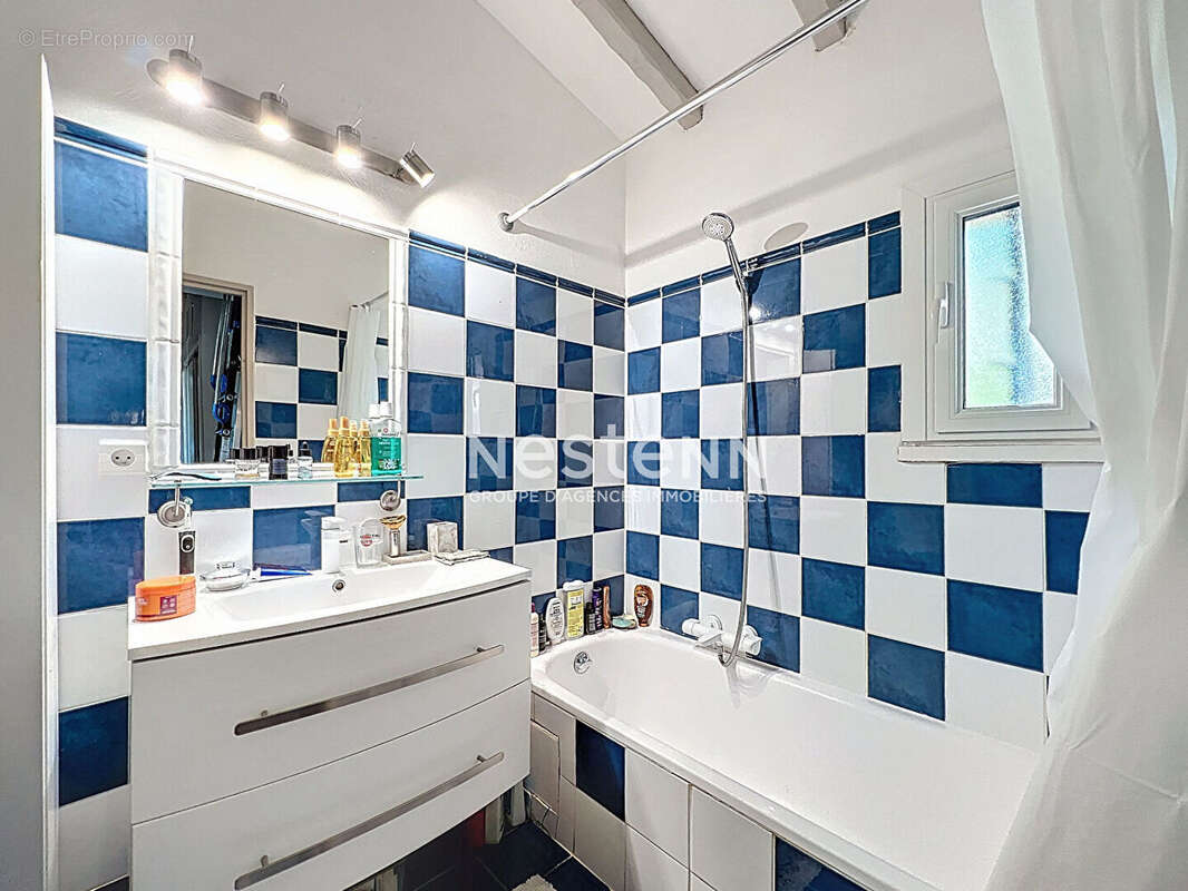 Appartement à VALLAURIS