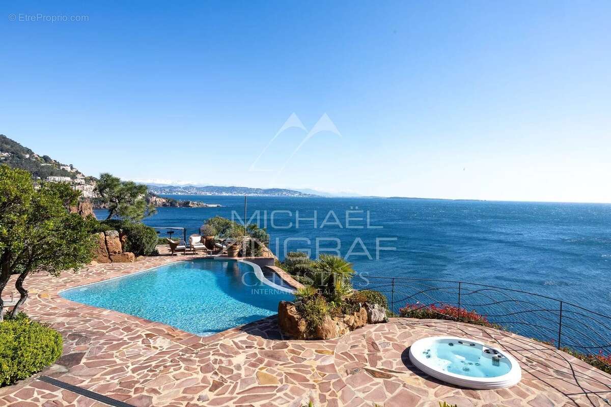 Maison à THEOULE-SUR-MER