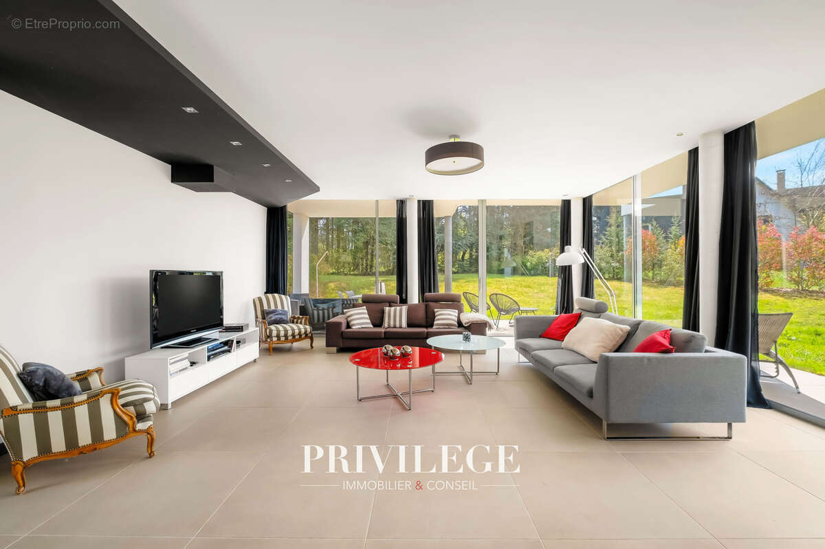 Maison à CHARBONNIERES-LES-BAINS