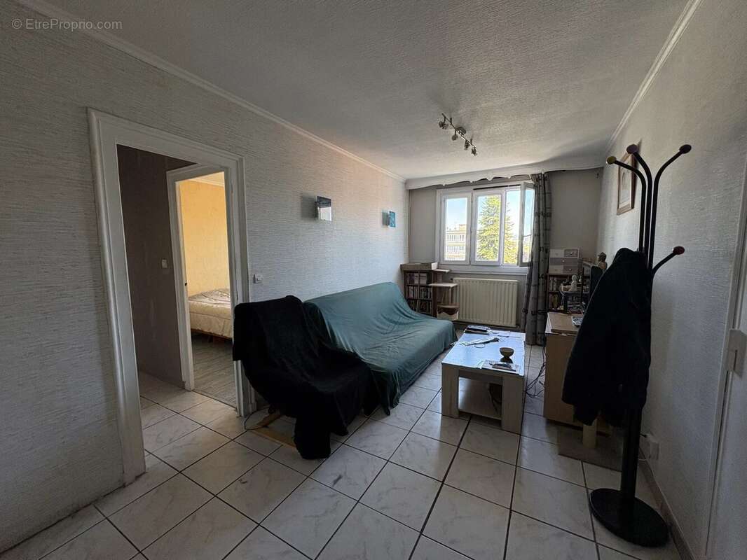 Appartement à SAINT-PRIEST-EN-JAREZ