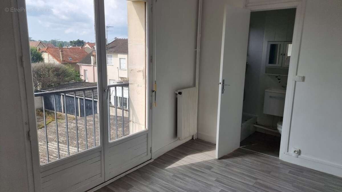 Appartement à SARTROUVILLE