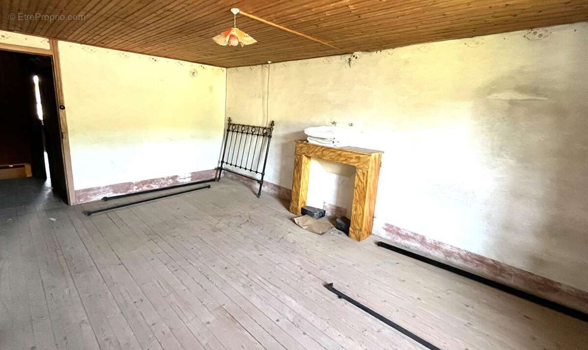 Ancien corps de ferme en pierre à rénover -  Fort potentiel au coeur du Jura - photo 5
