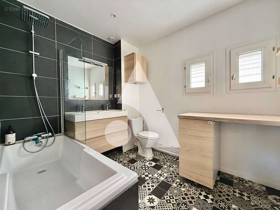 Maison à LE THOLONET