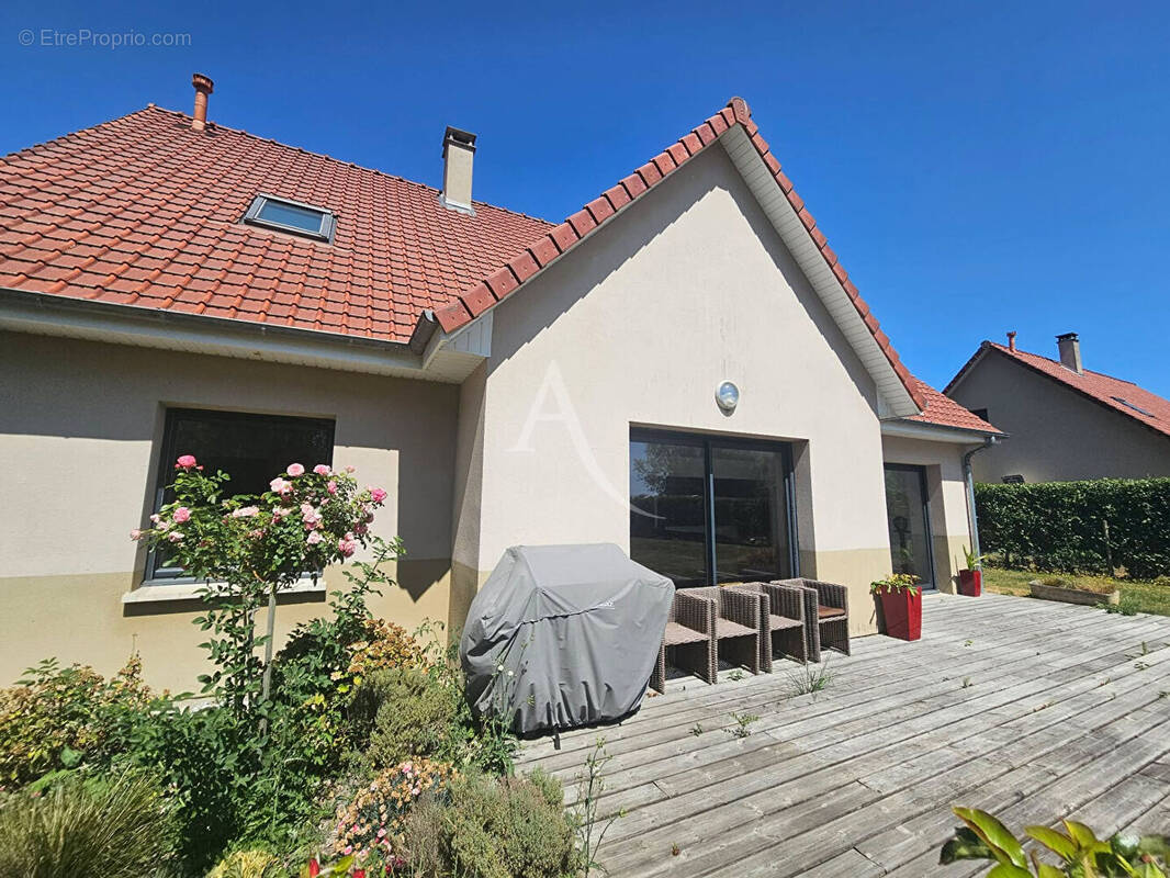 Maison à FAVIERES