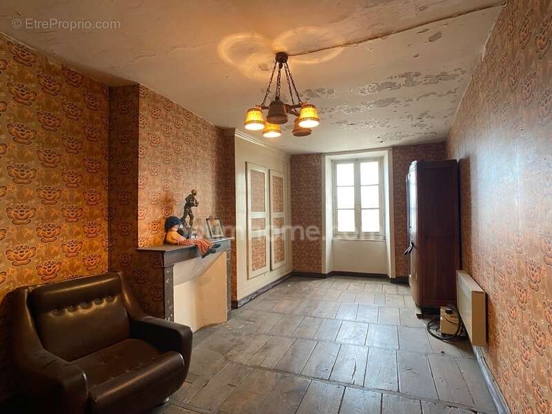 Maison à CHATEAUPONSAC