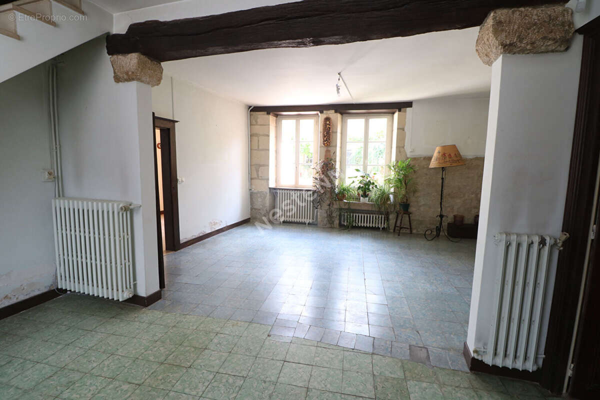Maison ancienne à vendre à Prouilly - 6 chambres, grand terrain - photo 5