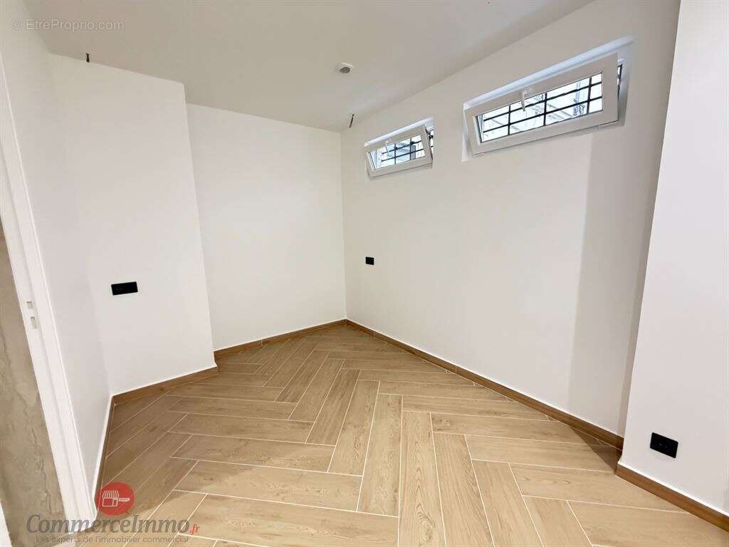 EXCLUSIVITÉ – Paris & Île-de-France  Murs Commerciaux Libres de 89 m² avec Terrasse - photo 7