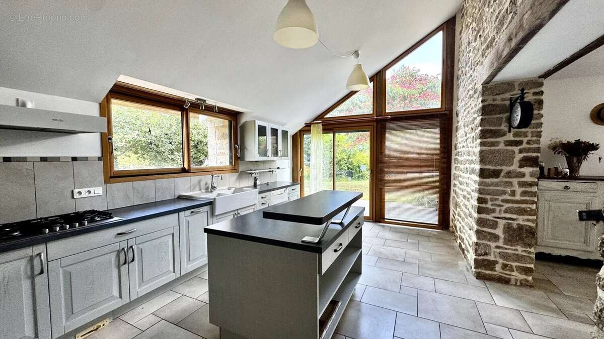10 mn vannes  - longere renovee 300 m² - photo 5