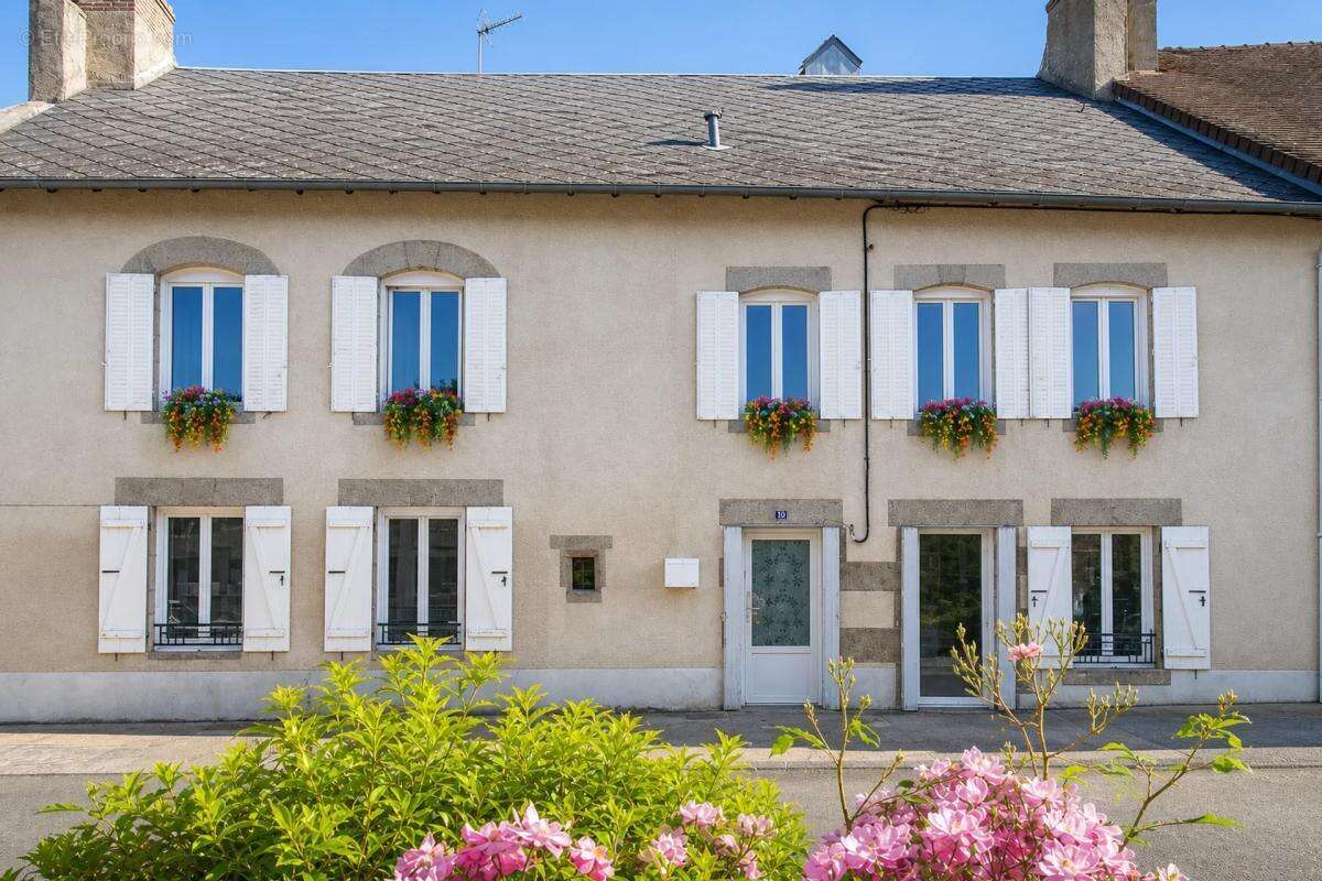 Grande maison de ville avec jardin clos et fort potentiel locatif au cœur de La Souterraine - photo 15