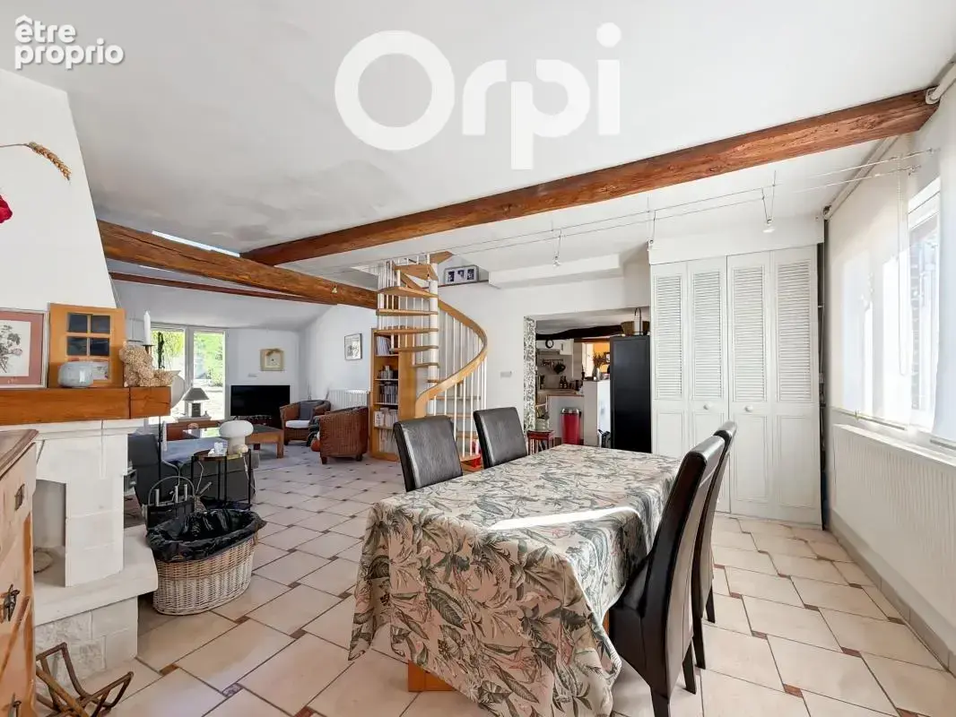 Maison de caractere en briques et pierres - photo 8