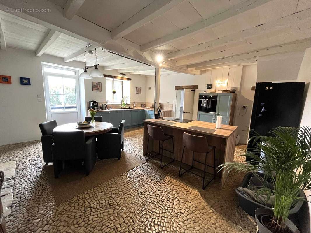 Maison à CHASSENEUIL-SUR-BONNIEURE