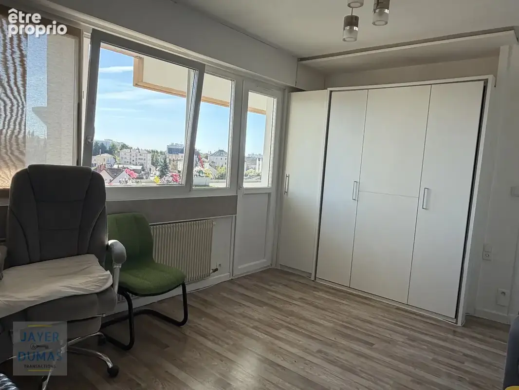 EN EXCLUSIVITÉ - CHALON-SUR-SAONE - Bel Appartement T1 avec grande loggia - - photo 3