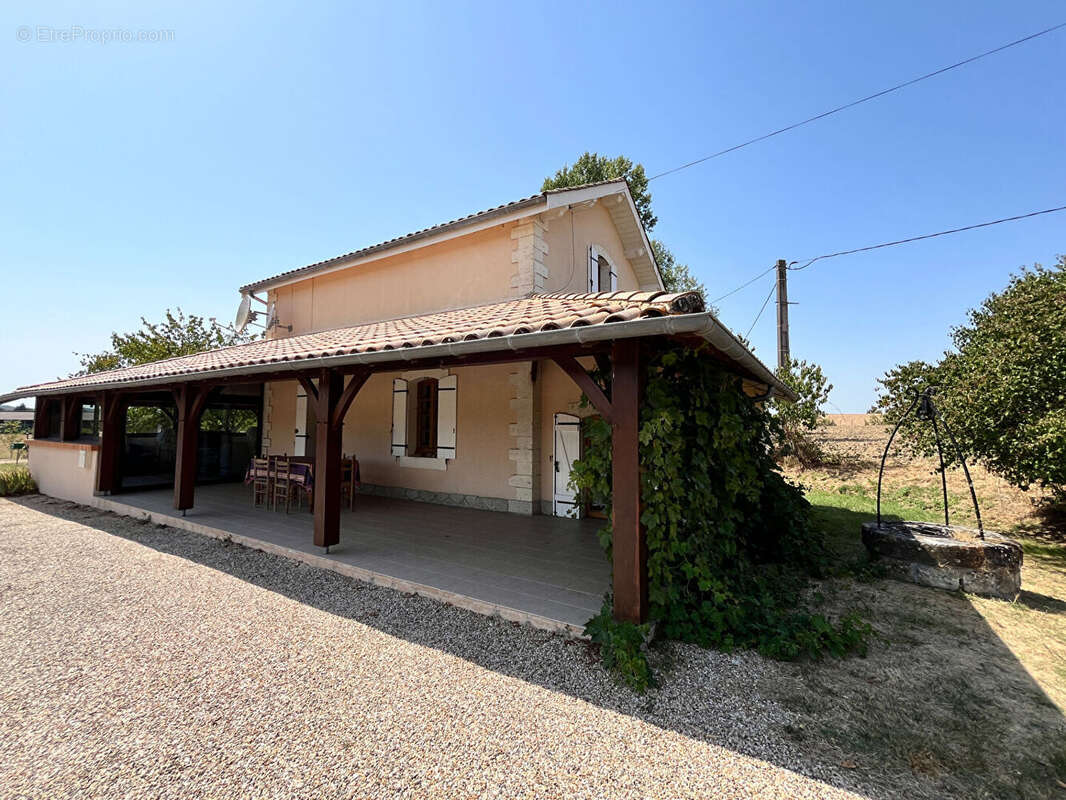 Maison à LOUGRATTE