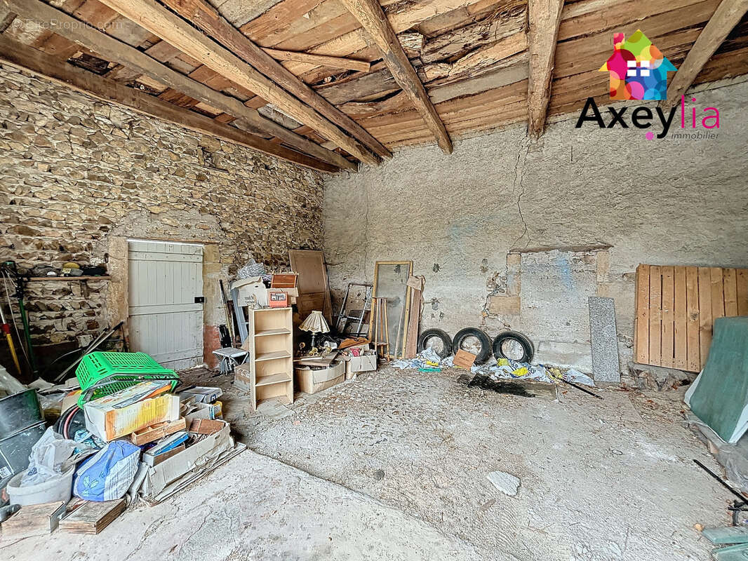 Maison à POUILLY-SOUS-CHARLIEU