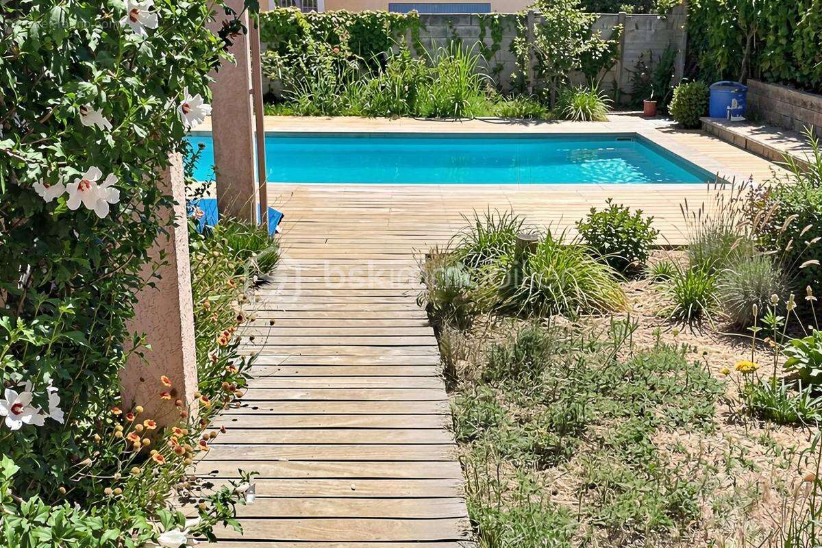 A Saint-andré-de-Sangonis, maison de 103 m² sur 626 m² de terrain avec piscine - photo 3