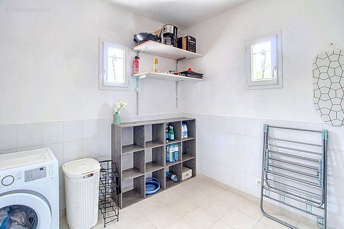 A VENDRE DRAGUIGNAN- Maison spacieuse avec PISCINE et terrain clos et arboré de 4000m² - Un véritable coup de coeur ! - photo 19