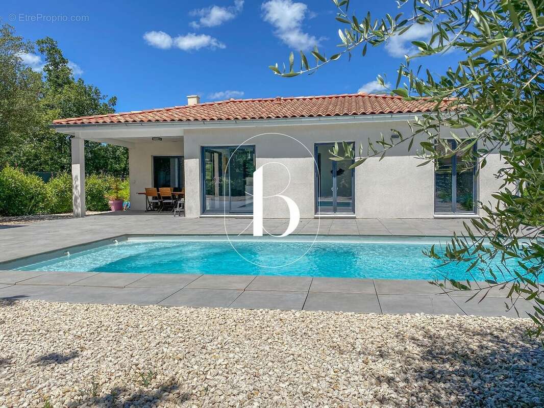 Maison 138 m² à Goudargues  - photo 2