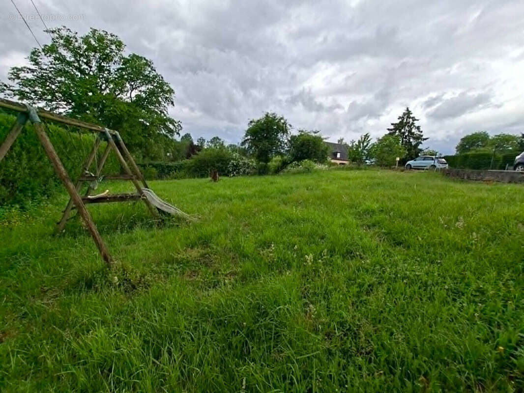 Maison à AUBENTON