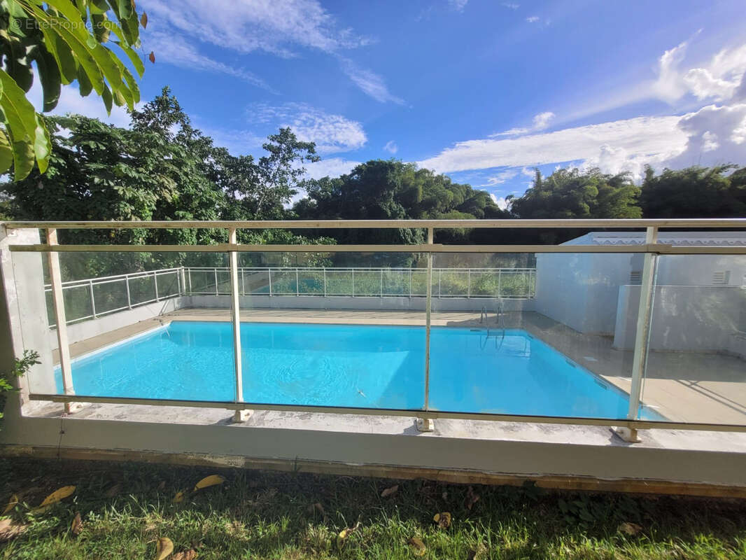 Appartement à BAIE-MAHAULT