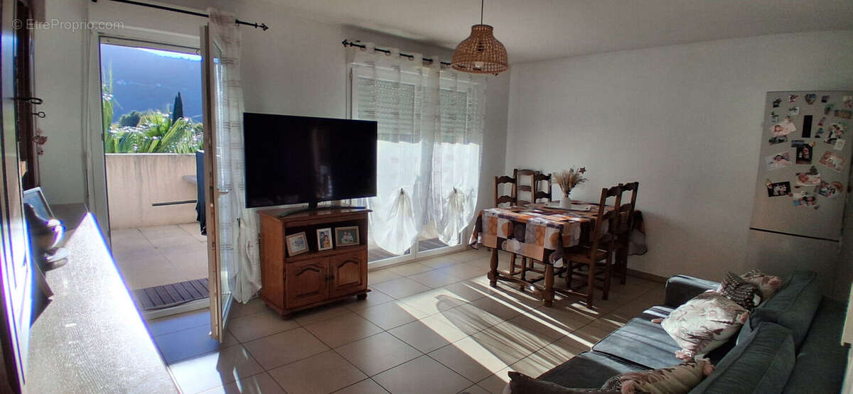 Appartement à SOLLIES-PONT