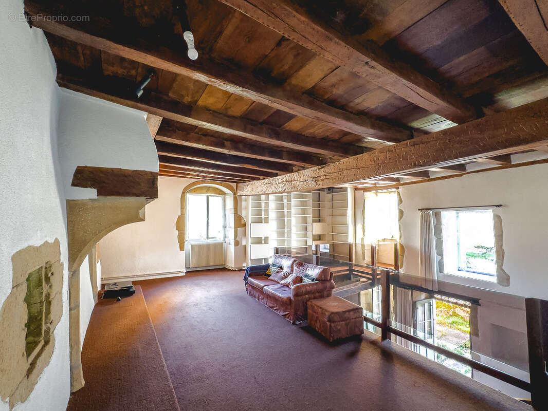 Ancien presbytère du XIV? siècle - 310 m2 - Volumes rares et potentiel d’usage Gourdon - Bourgogne du Sud - photo 6